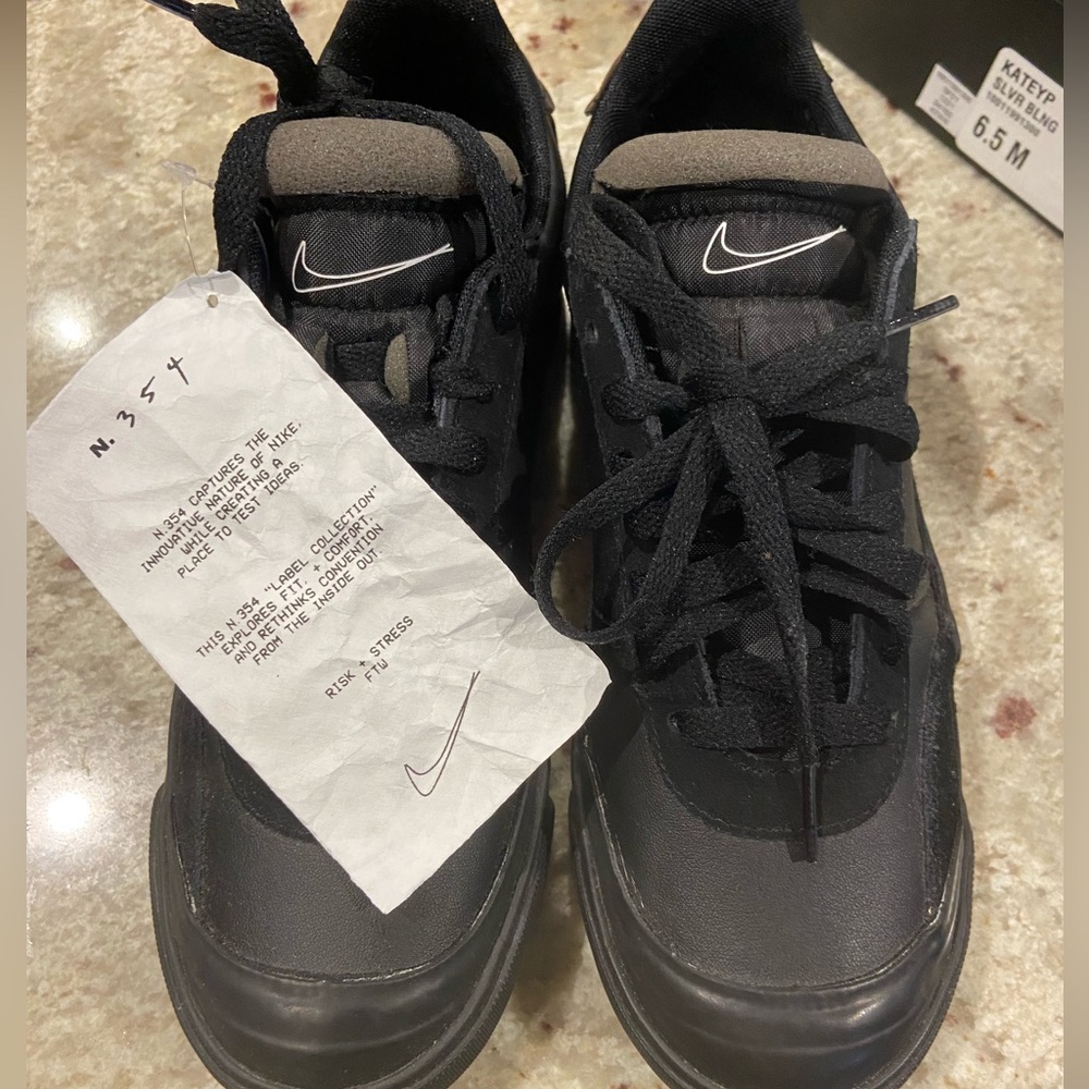 Boys Nike air mowabb 2001